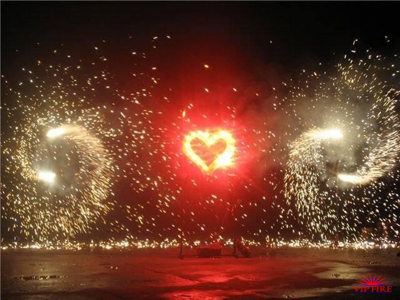 http://vipfire.ru/images/stories/galleries/fireworks/salutnasvadbu/2/fireworks1.jpg