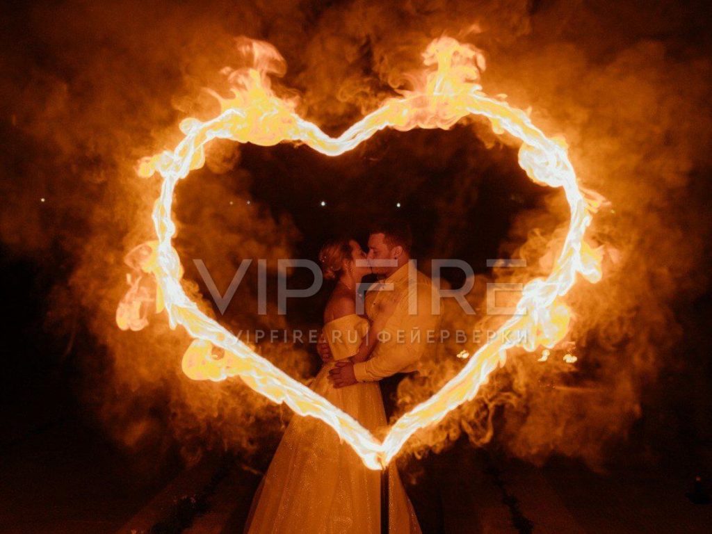 Страстное огненное сердце на свадьбу